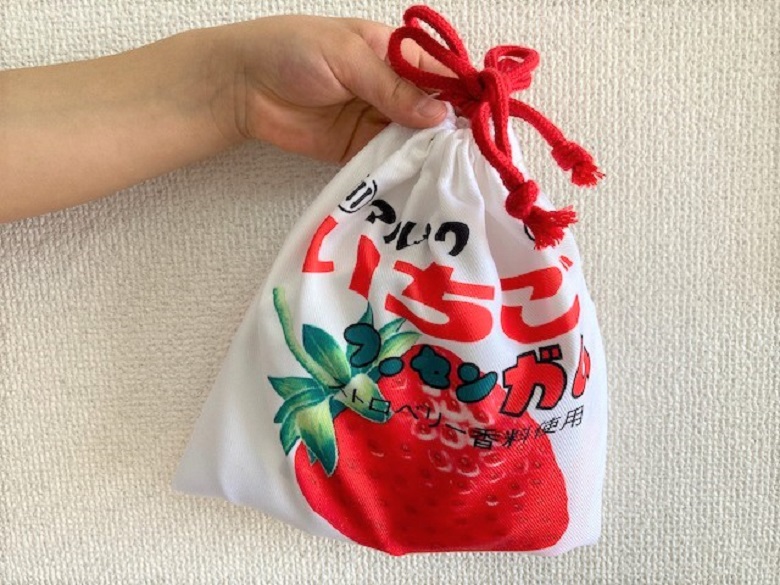 巾着表　手にもって